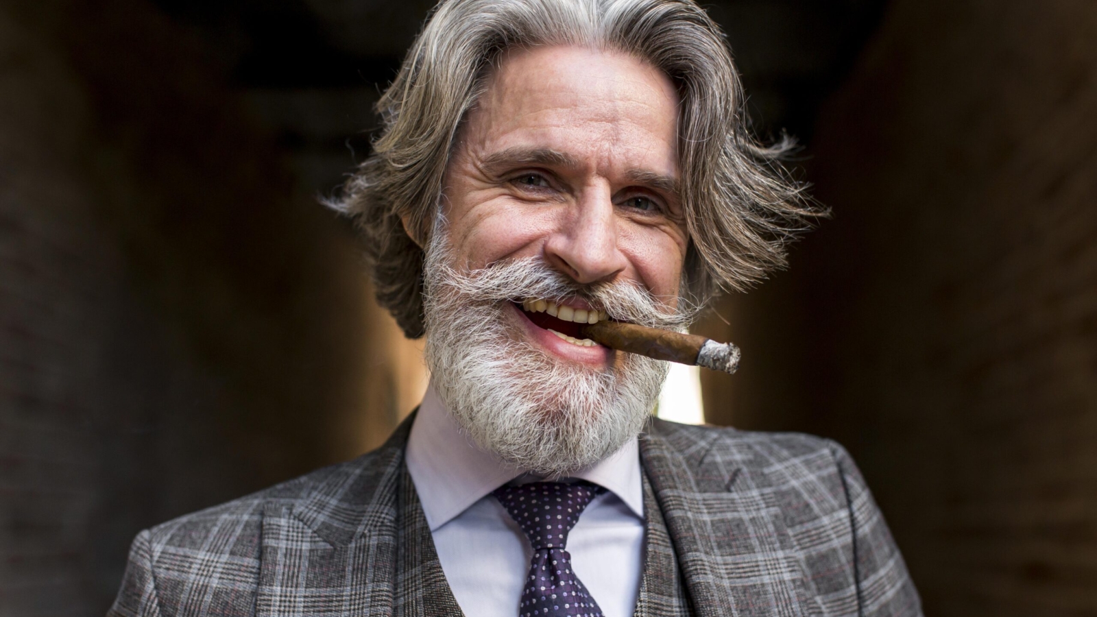 lony-male-smoking